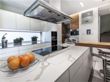 Calacatta kullast kvartsist tööpinnad