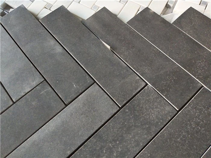 Must basalt mosaiikplaat