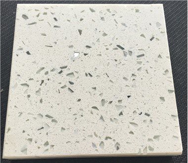 Valge kvarts peeglitäppidega