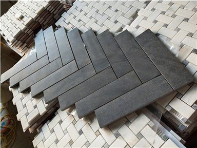 Must basalt mosaiik põrandaplaat