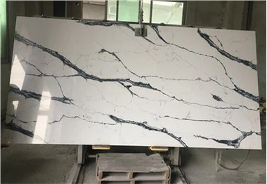 Calacatta kvartspinnad mustad veenid