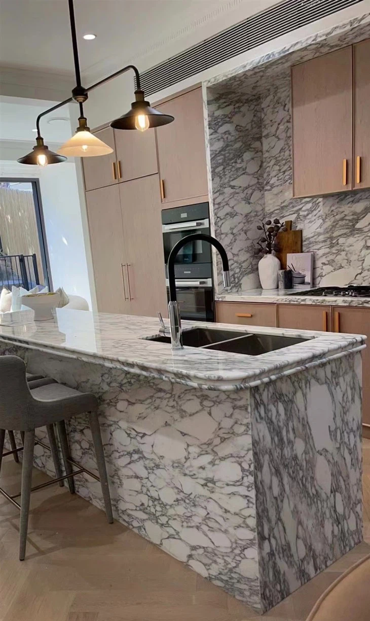 Arabescato Venato marmorist tööpinnad