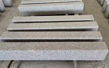 Hall graniidist äärekivi