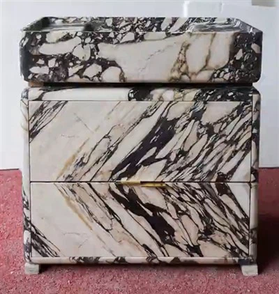 Marmorist vannitoa valamu kapiga