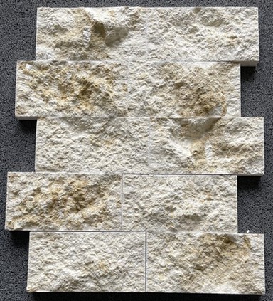 Lõhestatud näo lubjakivi plaat