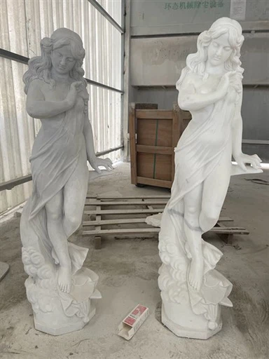 Valgest marmorist naisekuju